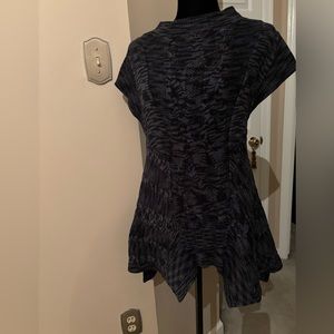 Karen Millen short sleeve sweater. Blue and black. Size M.